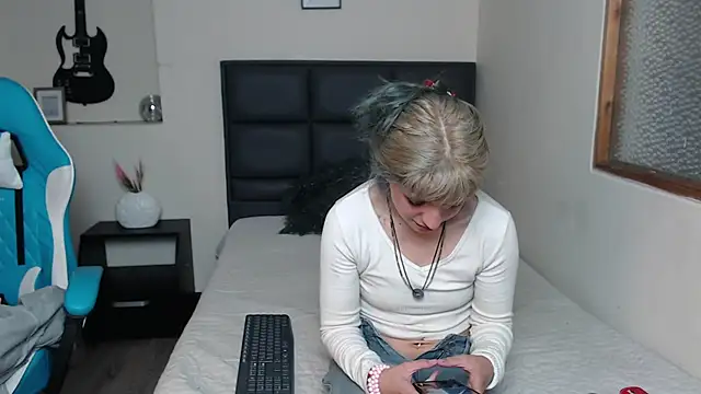 Snapshot of Amnesia_ chatting on November 6, 2025, 1:12 pm Amnesia online show from November 6, 2025, 1:12 pm