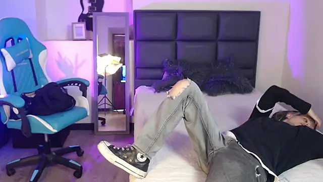 Snapshot of Amnesia_ chatting on November 11, 2025, 1:00 pm Amnesia online show from November 11, 2025, 1:00 pm