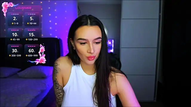 Veronica Larsson online show from December 3, 2025, 9:02 pm