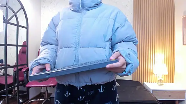 aliceandsia online show from April 19, 2026, 12:15 pm