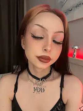 Lina Thornton  online show from December 5, 2025, 8:27 pm