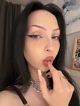 Lina Thornton  online show from April 9, 2026, 4:45 pm