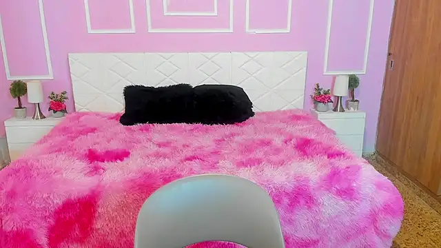 Snapshot of BellaSky4 chatting on November 4, 2025, 1:32 pm BellaSky4 online show from November 4, 2025, 1:32 pm