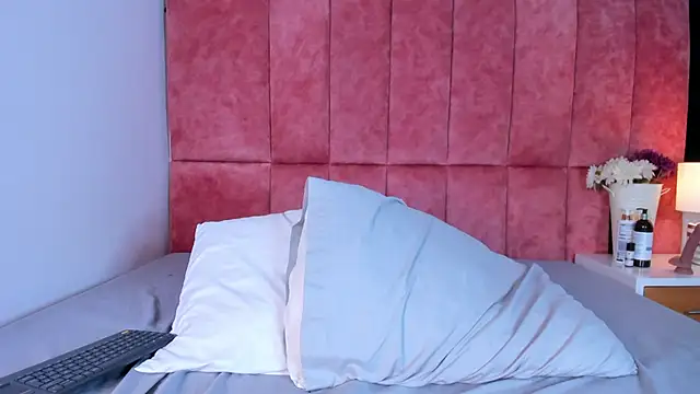 kittyy milk 001 online show from January 9, 2026, 8:32 pm