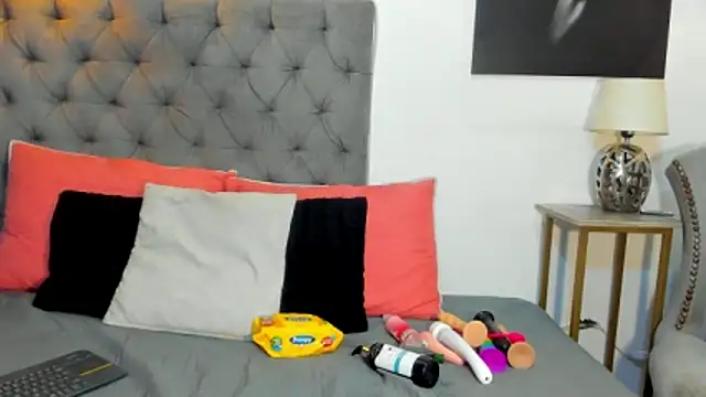 nahiroby ebony online show from December 3, 2025, 7:56 pm