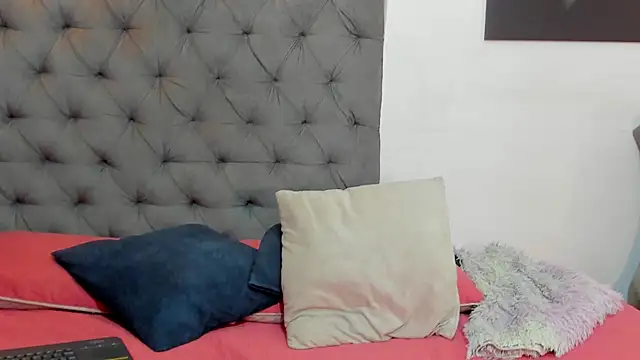 nahiroby ebony online show from May 19, 2026, 5:19 pm