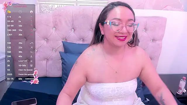 Snapshot of leyla_smithh chatting on October 2, 2025, 12:12 pm leyla smithh online show from October 2, 2025, 12:12 pm