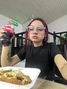 Red kytty6 online show from May 22, 2026, 3:46 am
