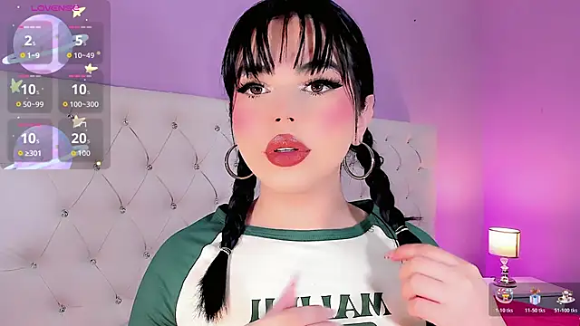 Snapshot of DaniielaV chatting on October 20, 2025, 1:33 pm DaniielaV online show from October 20, 2025, 1:33 pm