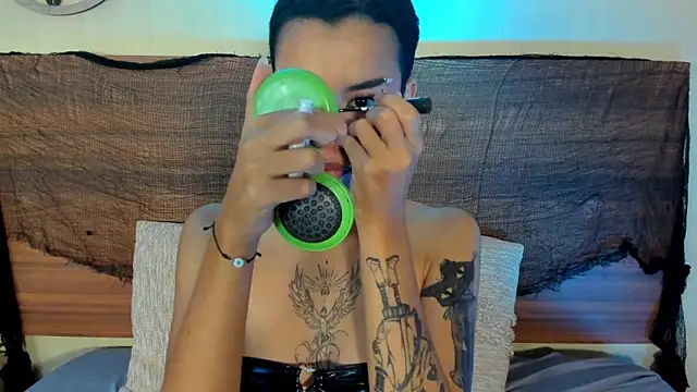 Snapshot of AnnyKitty_ chatting on October 10, 2025, 4:00 am AnnyKitty online show from October 10, 2025, 4:00 am