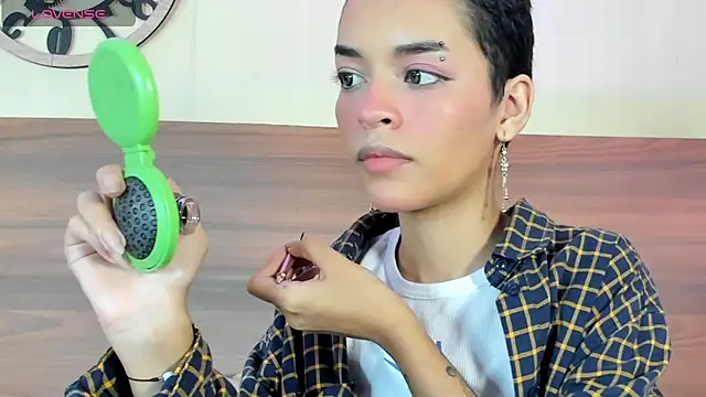 Snapshot of AnnyKitty_ chatting on October 13, 2025, 4:12 am AnnyKitty online show from October 13, 2025, 4:12 am