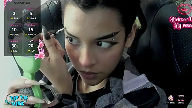 Snapshot of AnnyKitty_ chatting on October 27, 2025, 4:38 am AnnyKitty online show from October 27, 2025, 4:38 am