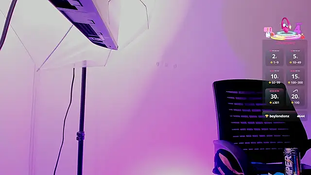 Snapshot of MiaaFarrel chatting on October 26, 2025, 8:20 am MiaaFarrel online show from October 26, 2025, 8:20 am