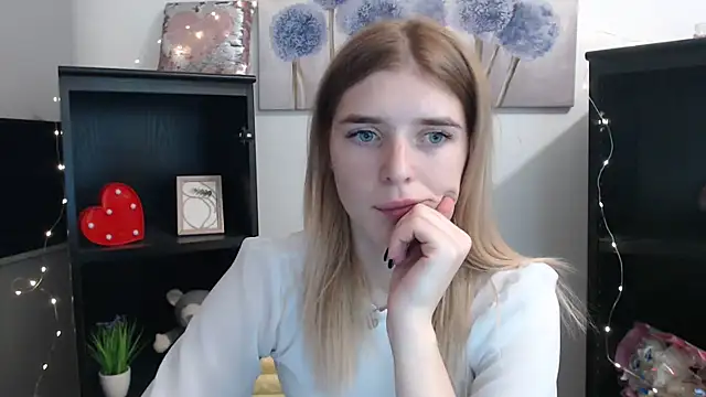 JuiceLips   online show from November 14, 2025, 3:44 pm