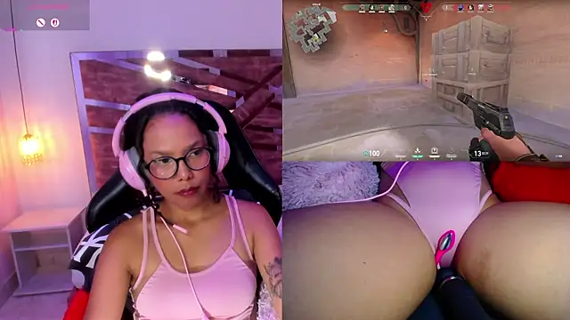 Snapshot of NovaLyn chatting on October 8, 2025, 4:43 am NovaLyn online show from October 8, 2025, 4:43 am