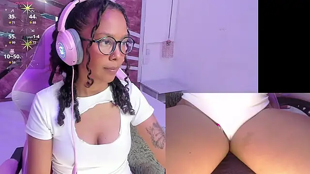 Snapshot of NovaLyn chatting on November 8, 2025, 4:23 am NovaLyn online show from November 8, 2025, 4:23 am