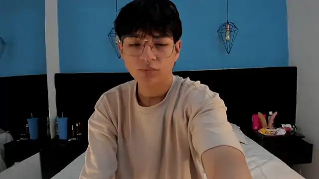 Snapshot of AleAurarashi chatting on September 28, 2025, 1:16 pm AleAurarashi online show from September 28, 2025, 1:16 pm