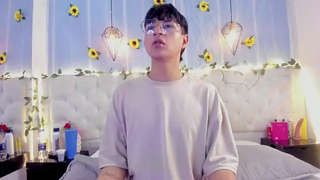 Snapshot of AleAurarashi chatting on October 18, 2025, 4:15 am AleAurarashi online show from October 18, 2025, 4:15 am