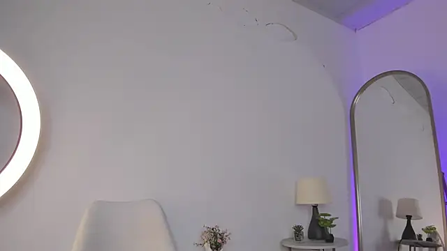 elzafuentes1 online show from December 17, 2025, 8:37 pm