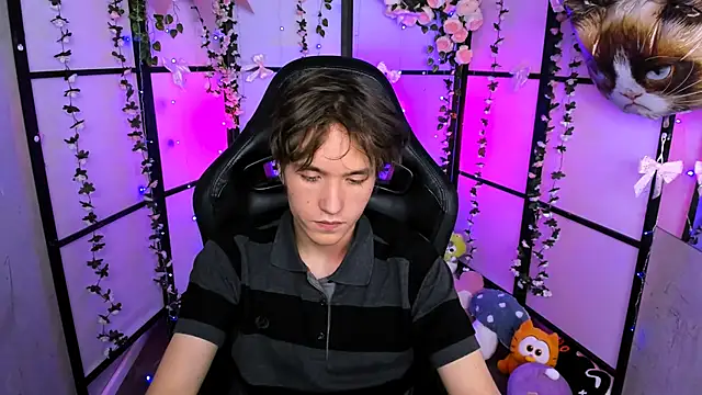 Snapshot of Ethan_Rivers chatting on November 6, 2025, 12:50 pm Ethan Rivers online show from November 6, 2025, 12:50 pm