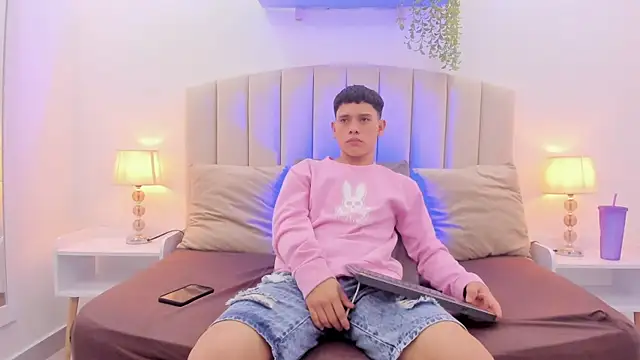 aron twink66 online show from September 16, 2025, 1:23 pm