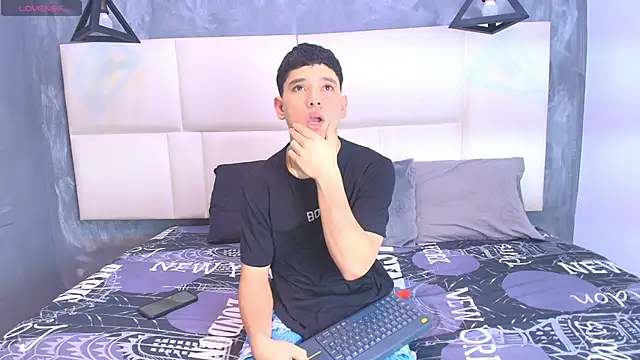 aron twink66 online show from October 6, 2025, 3:09 pm