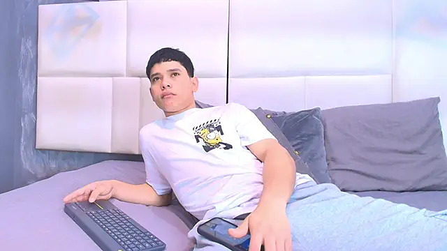 aron twink66 online show from October 7, 2025, 2:58 pm