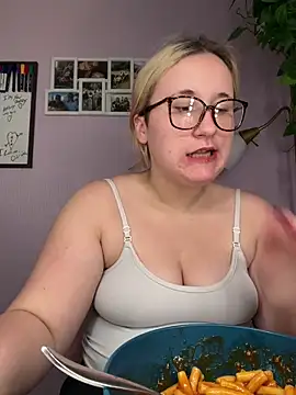 Snapshot of imawhorenslut19 chatting on May 21, 2026, 5:42 pm imawhorenslut19 online show from May 21, 2026, 5:42 pm