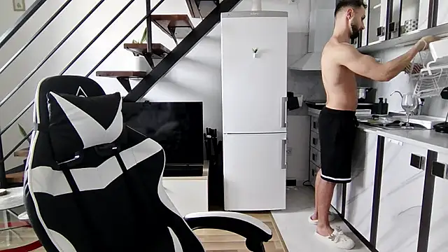 RyanStorm  online show from October 7, 2025, 12:35 pm