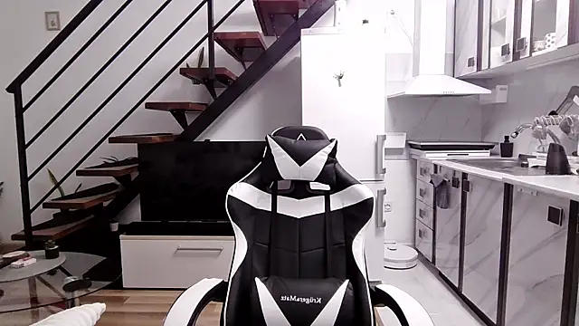 RyanStorm  online show from October 12, 2025, 9:03 pm