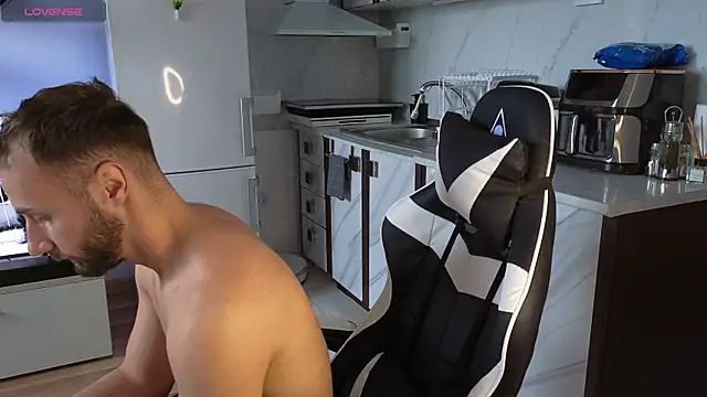 RyanStorm  online show from November 10, 2025, 12:15 pm