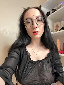 Jinhee Tiny online show from October 7, 2025, 7:27 am