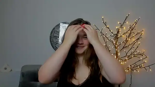 IsabellCharm online show from November 9, 2025, 4:38 pm