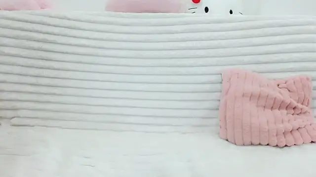 Emmahahaha17 online show from February 5, 2026, 3:27 pm