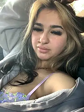 BrunetteBrat-xo online show from October 22, 2025, 10:59 am