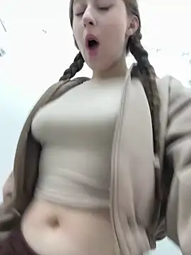 FroggyAnna online show from March 4, 2026, 4:24 pm