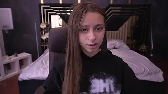 AnnaPearl online show from October 15, 2025, 8:09 pm