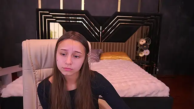 AnnaPearl online show from November 6, 2025, 8:32 pm