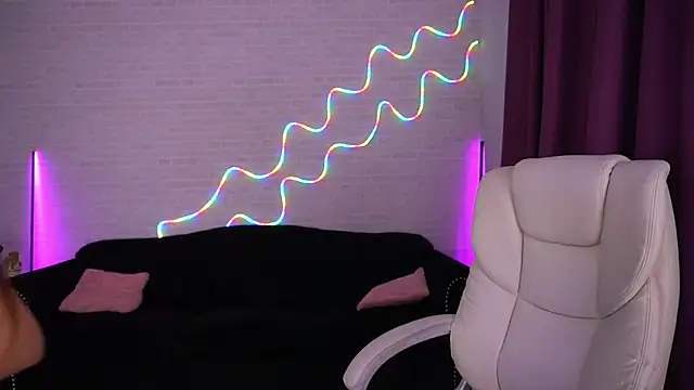 AnnaPearl online show from November 9, 2025, 2:32 am