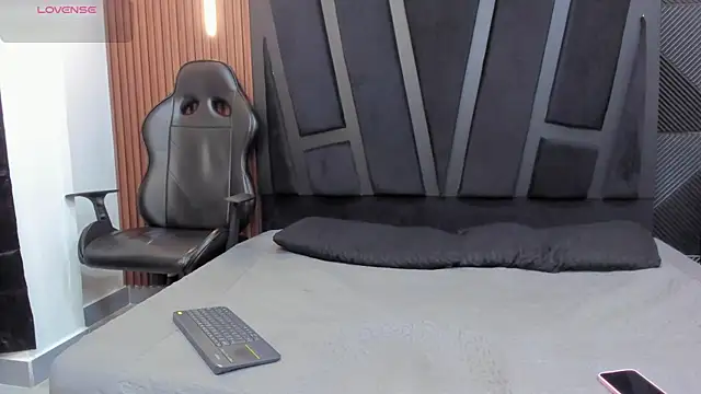 Alana cox  online show from October 5, 2025, 1:20 pm