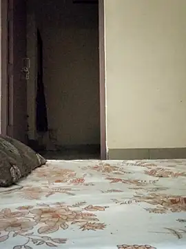 Love birdss69 online show from November 11, 2025, 2:28 pm