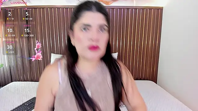 Snapshot of Roxie-NS chatting on February 2, 2026, 12:59 pm Roxie-NS online show from February 2, 2026, 12:59 pm