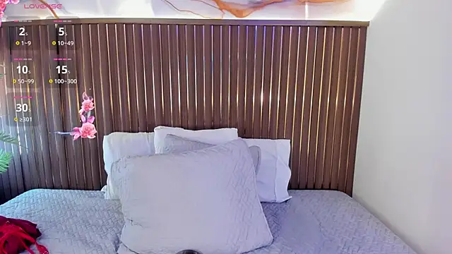 Snapshot of Roxie-NS chatting on February 12, 2026, 12:11 pm Roxie-NS online show from February 12, 2026, 12:11 pm