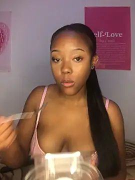 Snapshot of Sprinkle_Q chatting on October 24, 2025, 10:28 pm Sprinkle Q online show from October 24, 2025, 10:28 pm