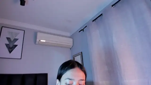 miIa bratz online show from October 23, 2025, 7:45 pm