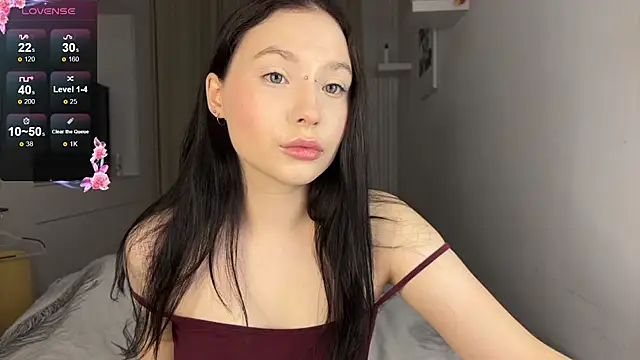 june mooon online show from December 1, 2025, 6:35 pm