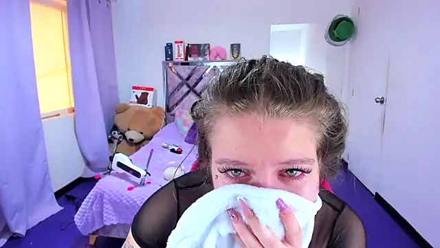 Luna Analya online show from April 13, 2026, 3:17 pm