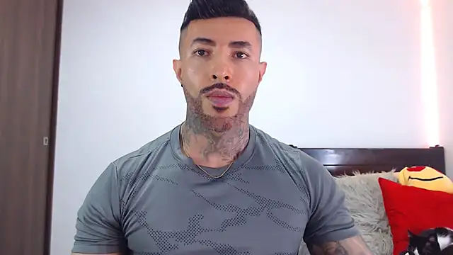 andrea de lucaa online show from February 11, 2026, 3:44 am