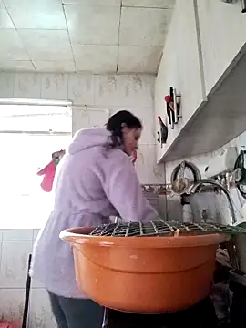 lindasyt online show from December 18, 2025, 8:37 pm