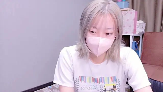 Snapshot of Nana__ch chatting on November 4, 2025, 5:06 am Nana ch online show from November 4, 2025, 5:06 am